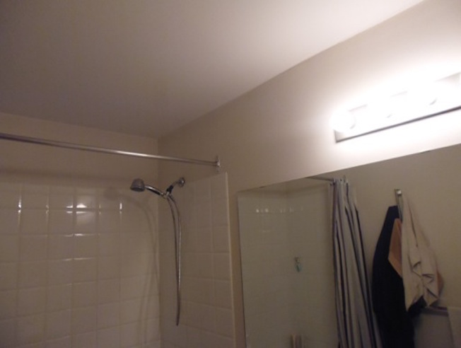 bathroom before reno photo 1